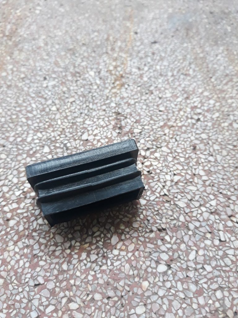 [LHS-12733] Bịt nhựa chữ nhật 20×40 không lỗ màu đen LHS-2151