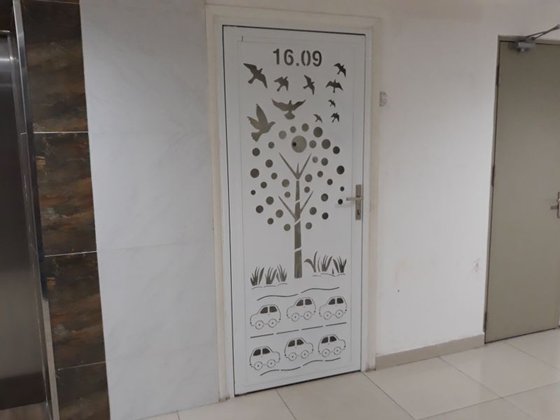 Cửa sắt chung cư hoa văn CNC LHS-8921