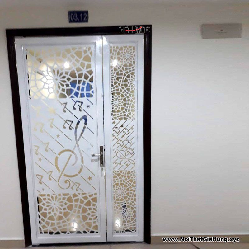 Cửa sắt chung cư hoa văn CNC LHS-8444