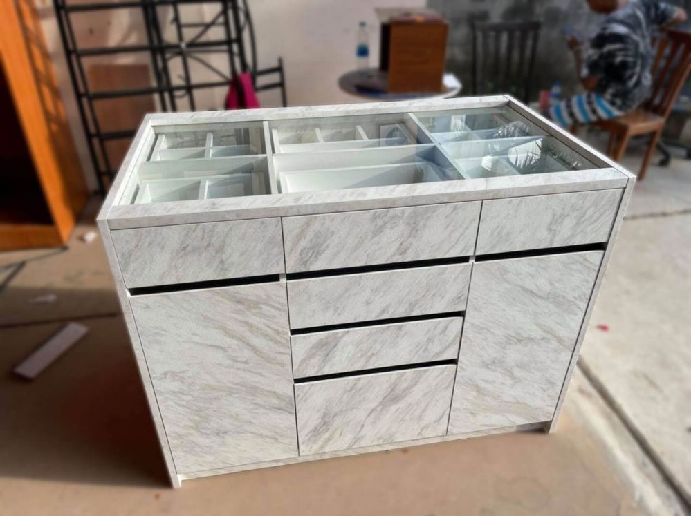 Tủ trưng bày sản phẩm gỗ công nghiệp vân đá LHS-7705
